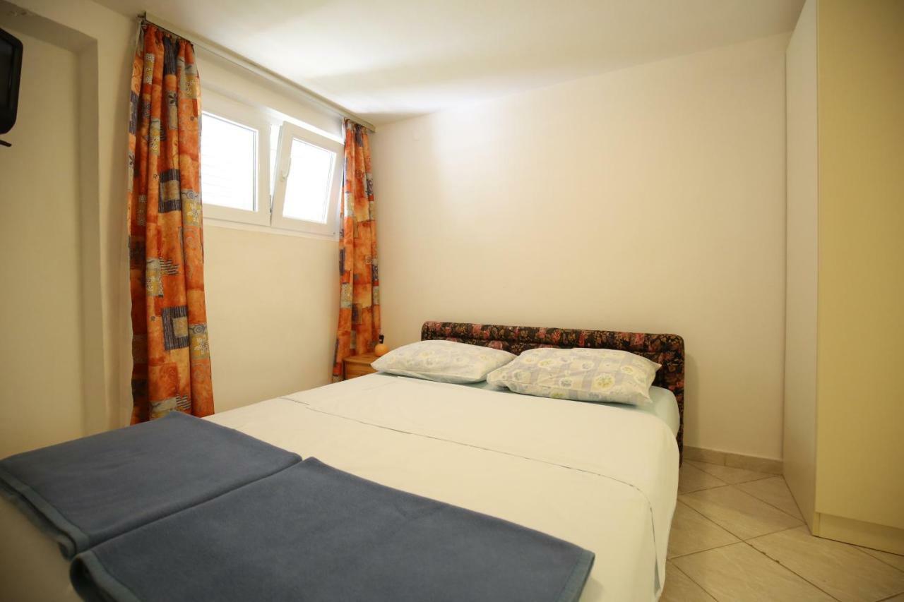 Apartments Paleka ペトルチャネ エクステリア 写真