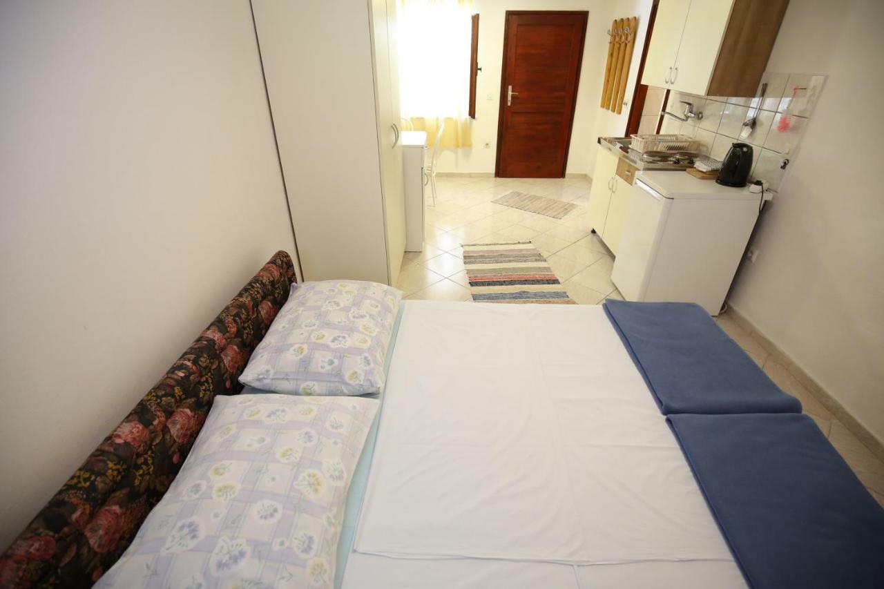 Apartments Paleka ペトルチャネ エクステリア 写真