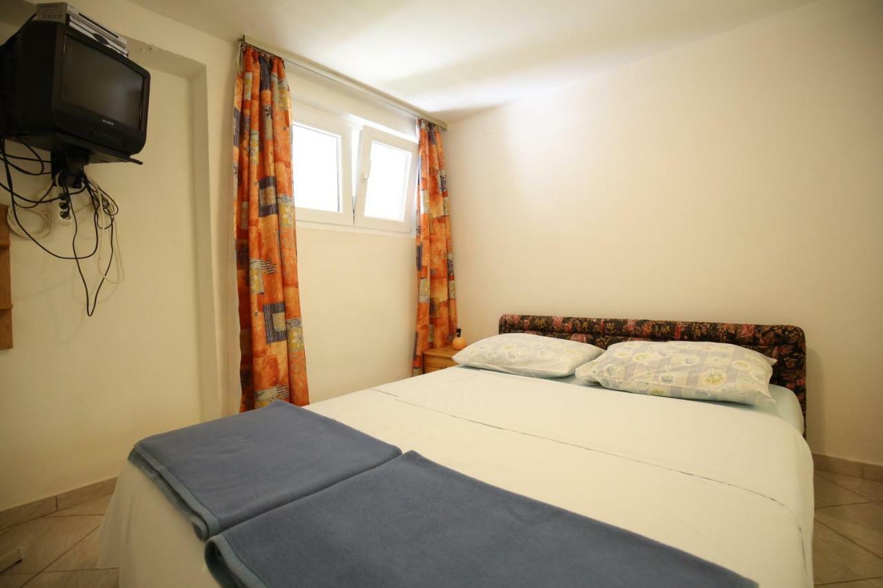 Apartments Paleka ペトルチャネ エクステリア 写真