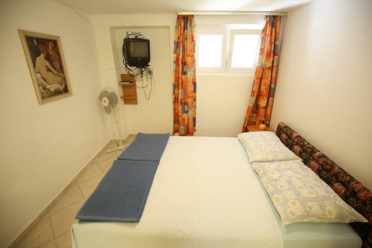 Apartments Paleka ペトルチャネ エクステリア 写真