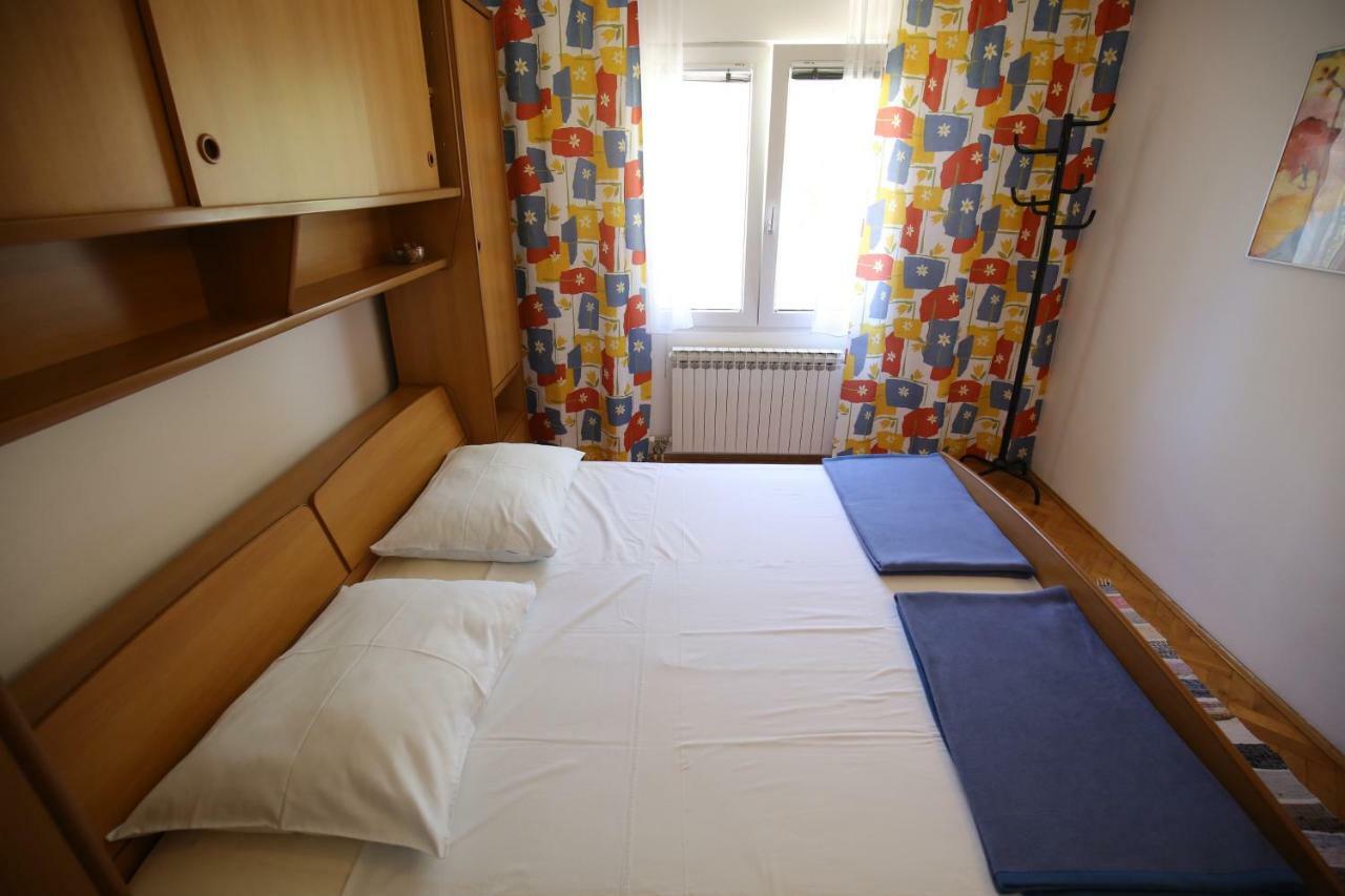 Apartments Paleka ペトルチャネ エクステリア 写真