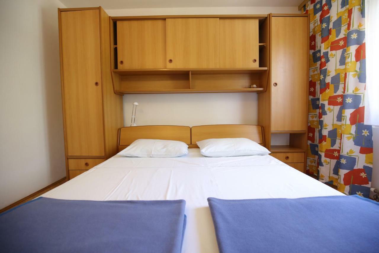 Apartments Paleka ペトルチャネ エクステリア 写真