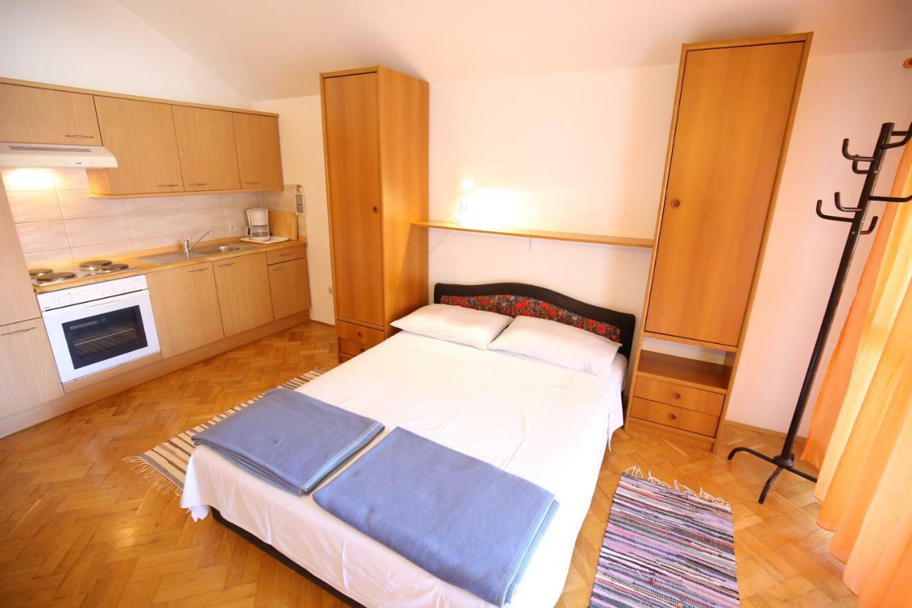 Apartments Paleka ペトルチャネ エクステリア 写真