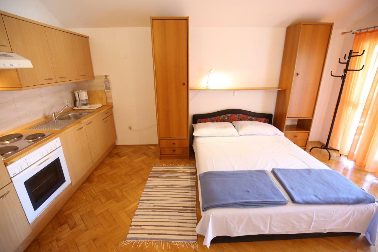 Apartments Paleka ペトルチャネ エクステリア 写真