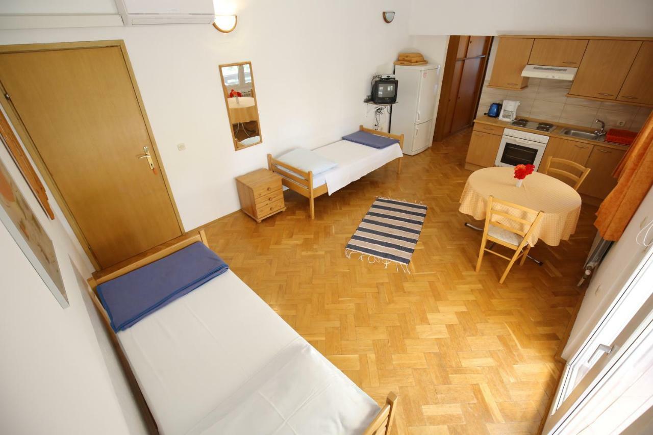Apartments Paleka ペトルチャネ エクステリア 写真