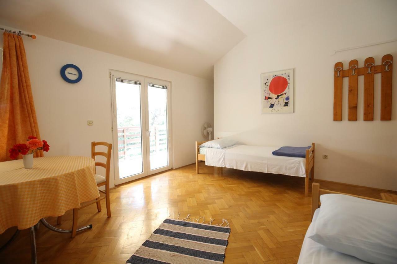 Apartments Paleka ペトルチャネ エクステリア 写真