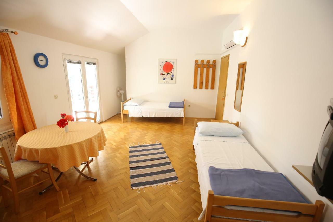 Apartments Paleka ペトルチャネ エクステリア 写真
