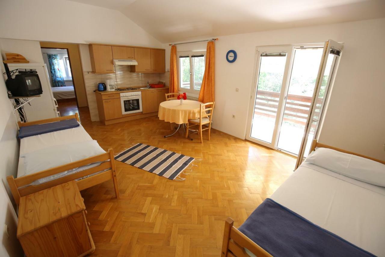 Apartments Paleka ペトルチャネ エクステリア 写真