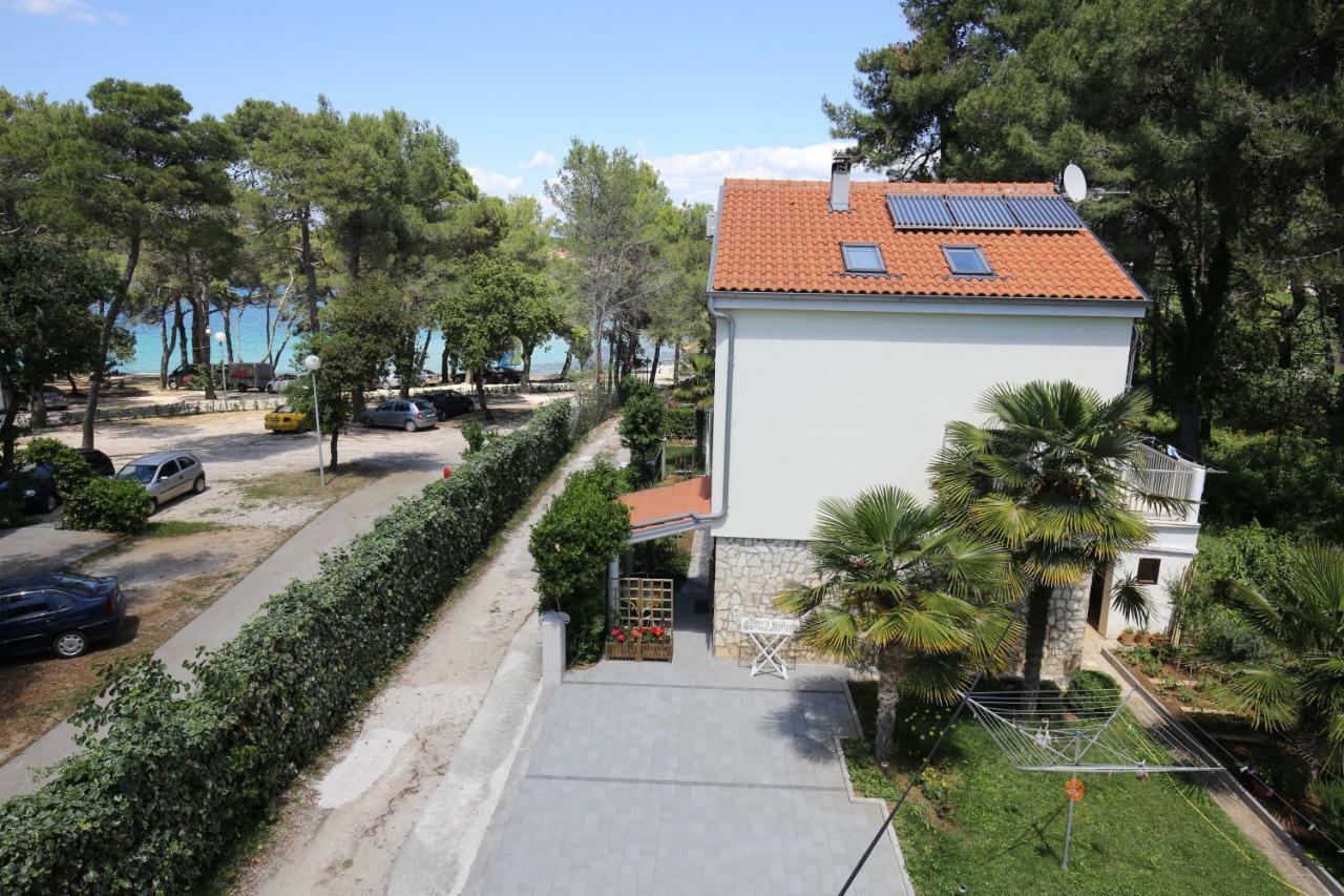 Apartments Paleka ペトルチャネ エクステリア 写真