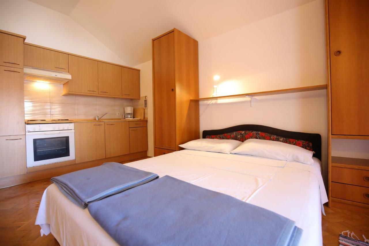Apartments Paleka ペトルチャネ エクステリア 写真
