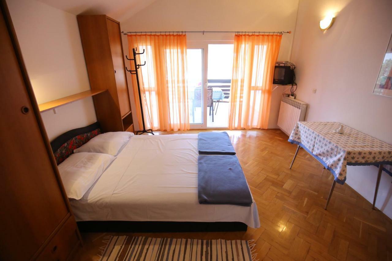 Apartments Paleka ペトルチャネ エクステリア 写真