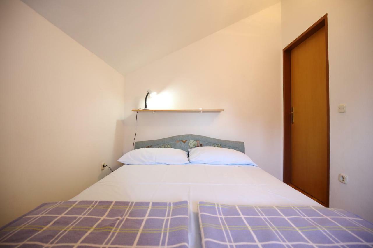 Apartments Paleka ペトルチャネ エクステリア 写真
