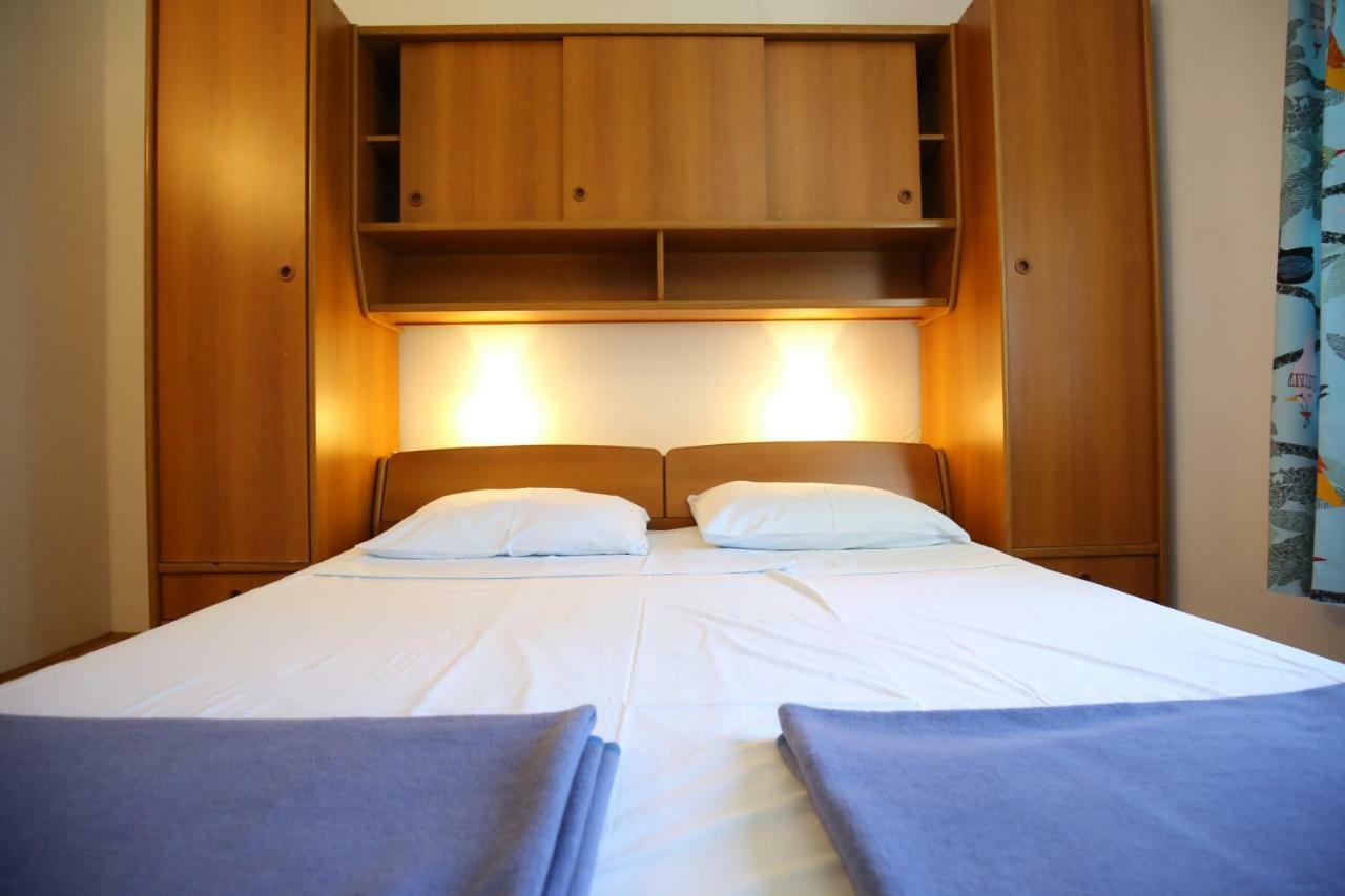 Apartments Paleka ペトルチャネ エクステリア 写真